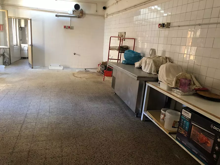 Immagine 6 di Locale commerciale in vendita  in Via Porta Romana 46 a Ferrara