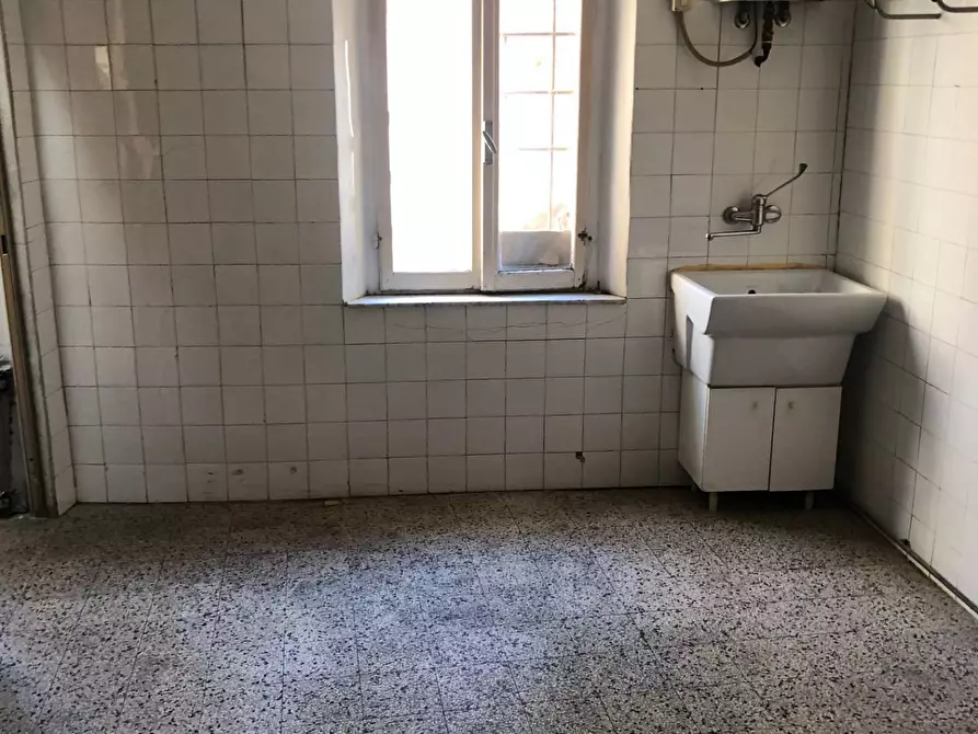 Immagine 10 di Locale commerciale in vendita  in Via Porta Romana 46 a Ferrara