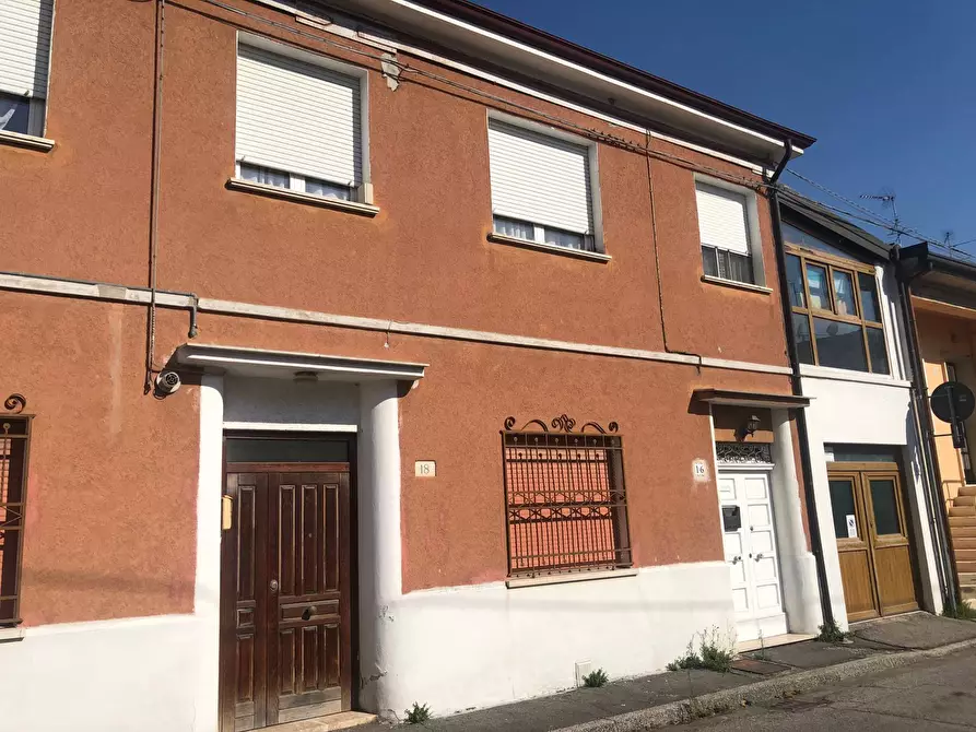 Immagine 1 di Appartamento in vendita  in via della speranza a Ferrara