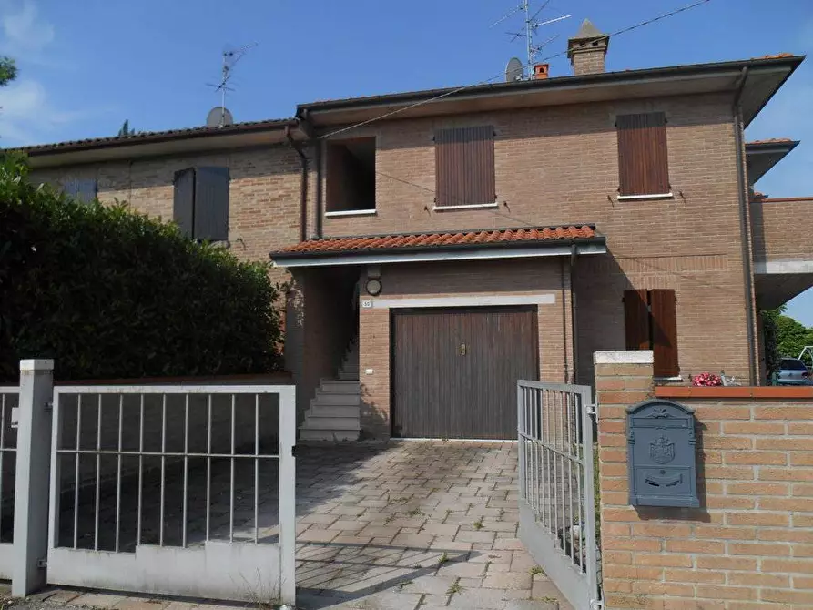 Immagine 1 di Casa semindipendente in vendita  in Via Madonna Boschi a Vigarano Mainarda