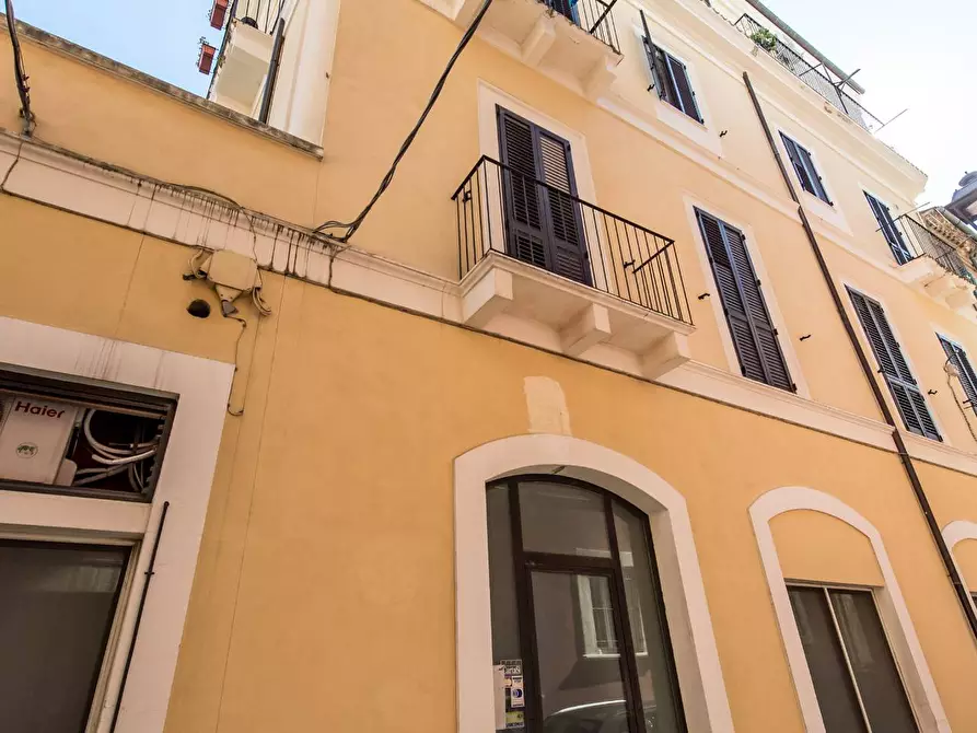 Immagine 55 di Locale commerciale in vendita  in piazza matteotti a Chieti