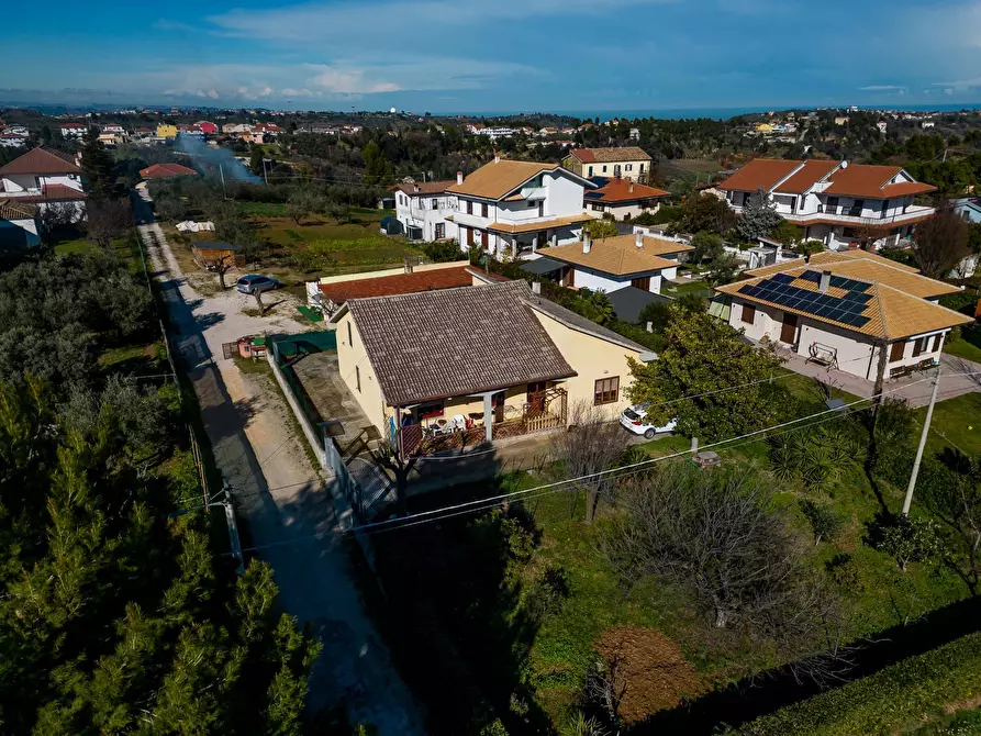 Immagine 7 di Villa in vendita  in VIA TORRE 25 a Ari