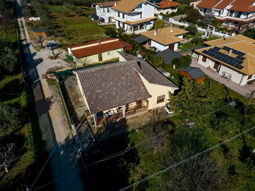 Immagine 8 di Villa in vendita  in VIA TORRE 25 a Ari