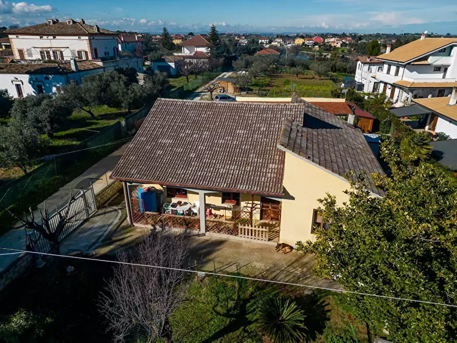 Immagine 5 di Villa in vendita  in VIA TORRE 25 a Ari