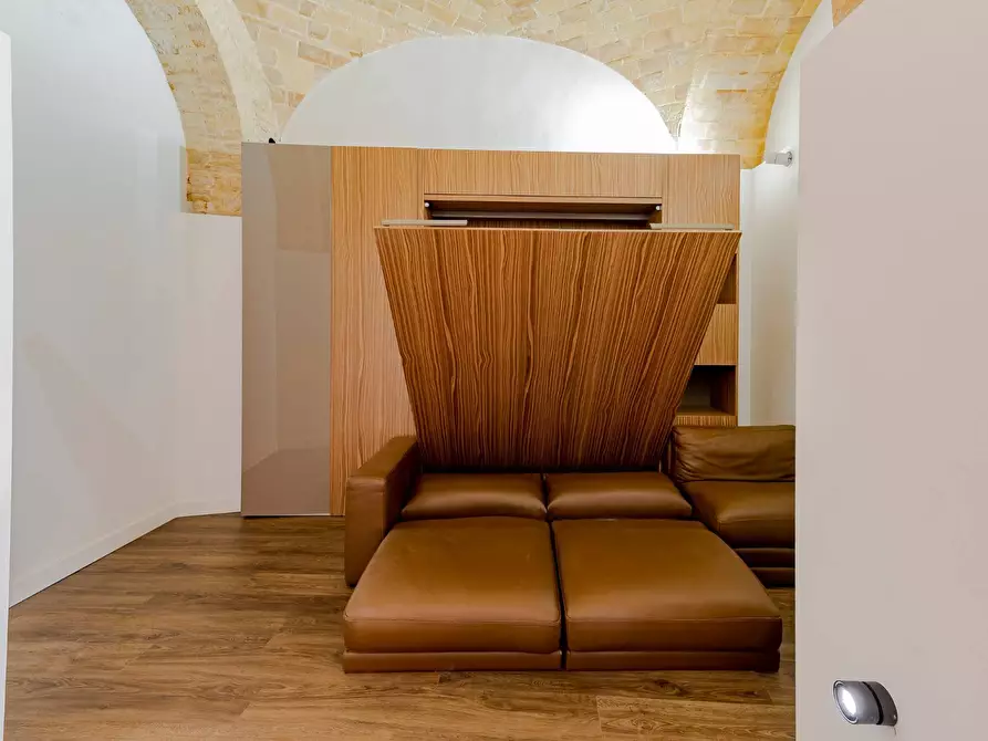 Immagine 14 di Locale commerciale in vendita  in piazza matteotti a Chieti