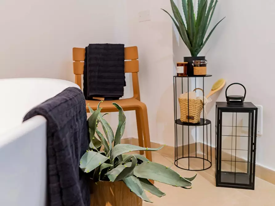 Immagine 38 di Locale commerciale in vendita  in piazza matteotti a Chieti