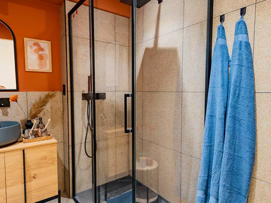 Immagine 26 di Locale commerciale in vendita  in piazza matteotti a Chieti