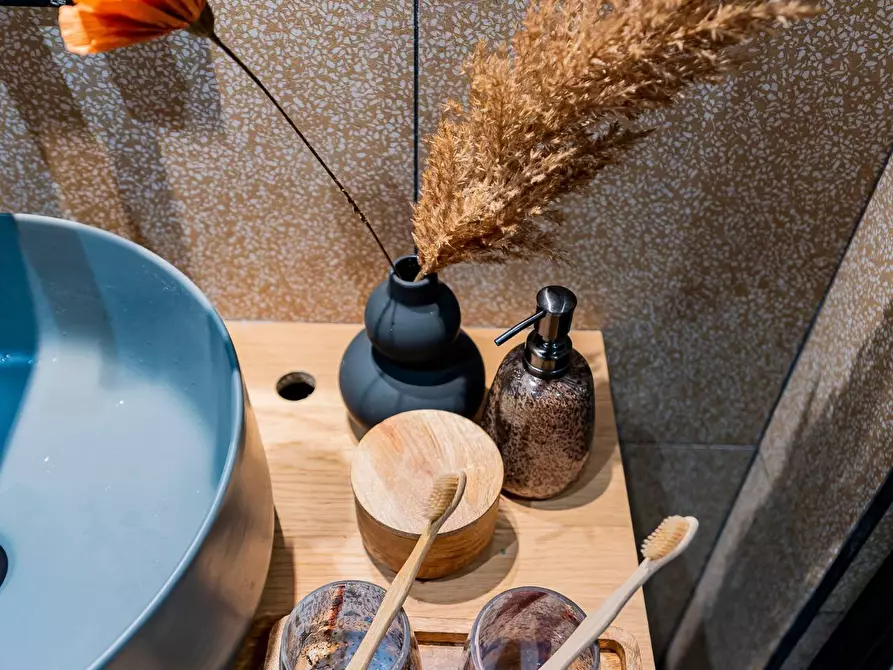 Immagine 28 di Locale commerciale in vendita  in piazza matteotti a Chieti