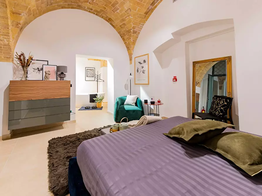 Immagine 47 di Locale commerciale in vendita  in piazza matteotti a Chieti