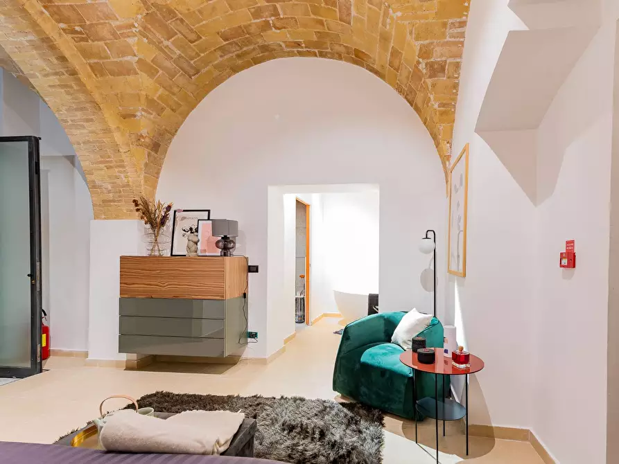 Immagine 36 di Locale commerciale in vendita  in piazza matteotti a Chieti