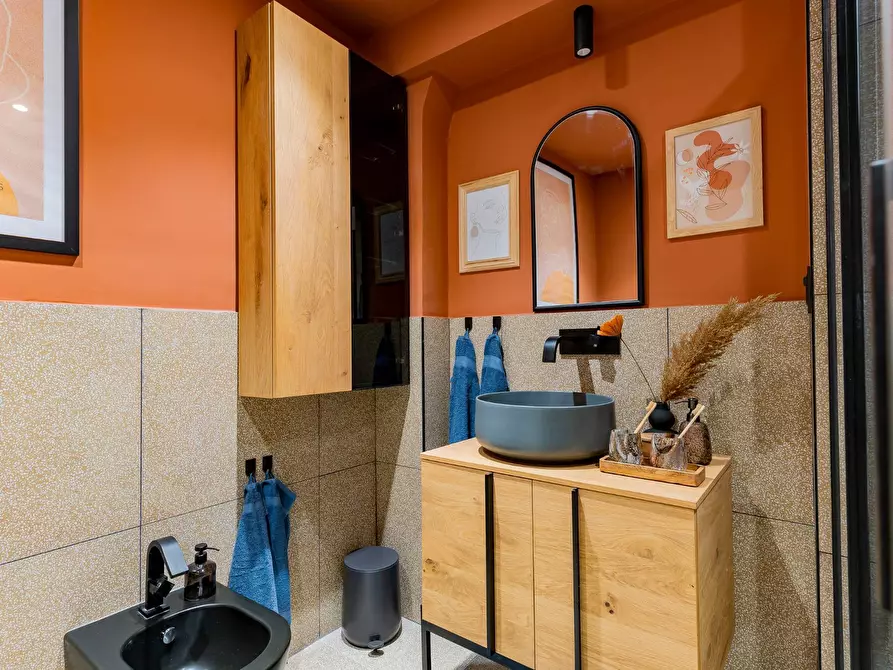 Immagine 32 di Locale commerciale in vendita  in piazza matteotti a Chieti