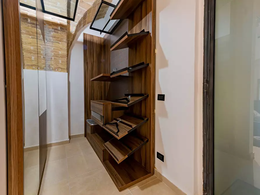 Immagine 50 di Locale commerciale in vendita  in piazza matteotti a Chieti