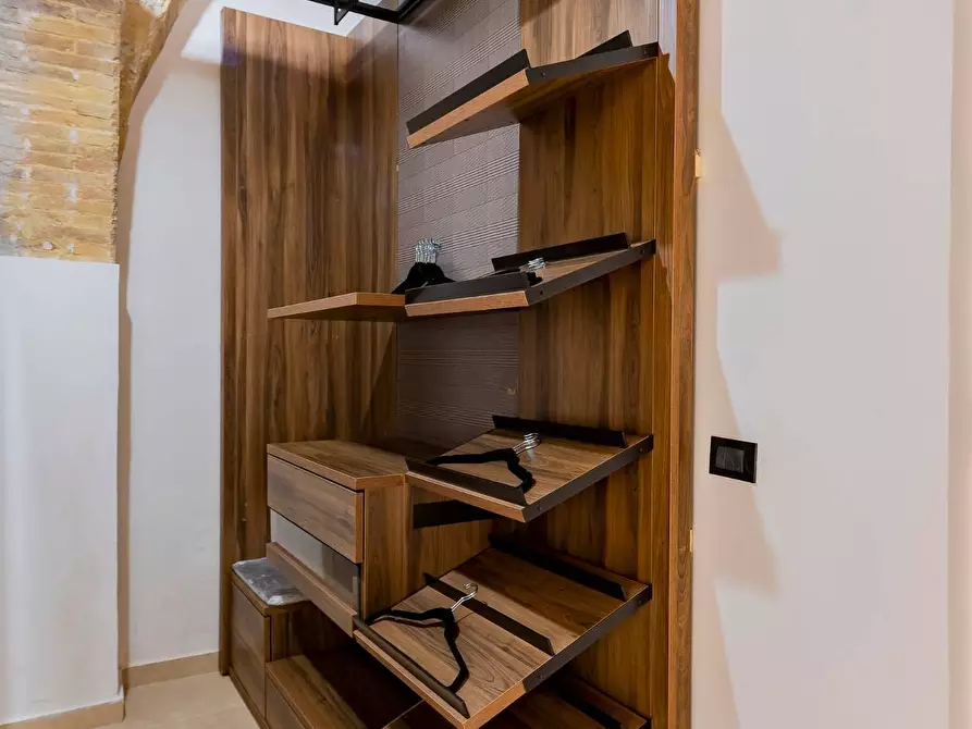 Immagine 51 di Locale commerciale in vendita  in piazza matteotti a Chieti