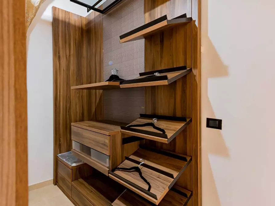 Immagine 52 di Locale commerciale in vendita  in piazza matteotti a Chieti