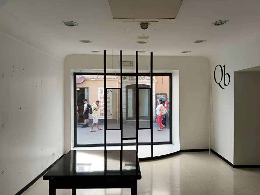 Immagine 9 di Attività commerciale in vendita  a Chieti