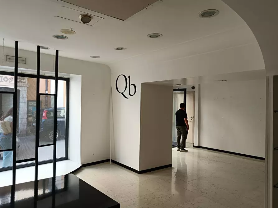 Immagine 11 di Attività commerciale in vendita  a Chieti
