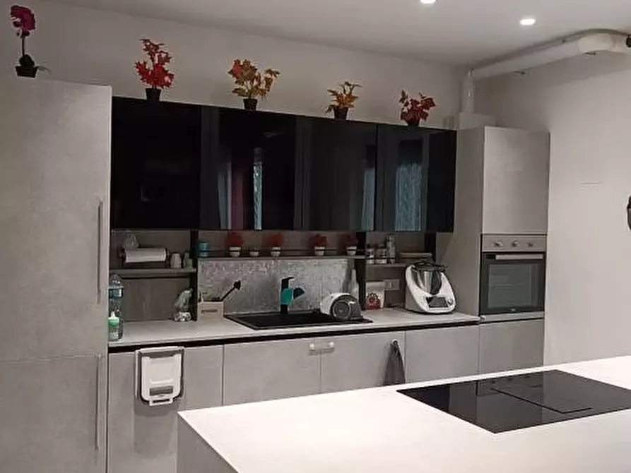 Immagine 2 di Appartamento in vendita  a Chieti