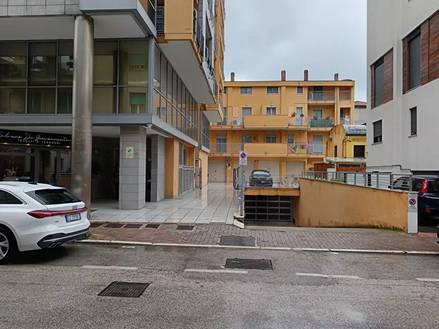Immagine 11 di Box auto in vendita  in Via Palermo 32 a Pescara