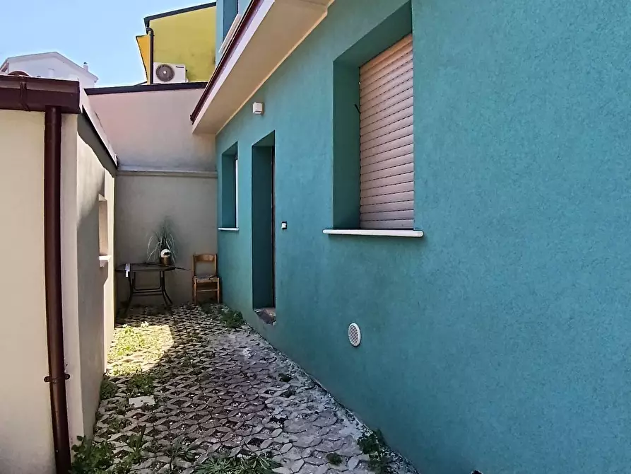Immagine 2 di Casa indipendente in vendita  a Chieti