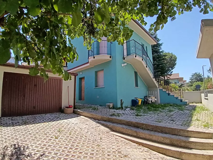 Immagine 1 di Casa indipendente in vendita  a Chieti
