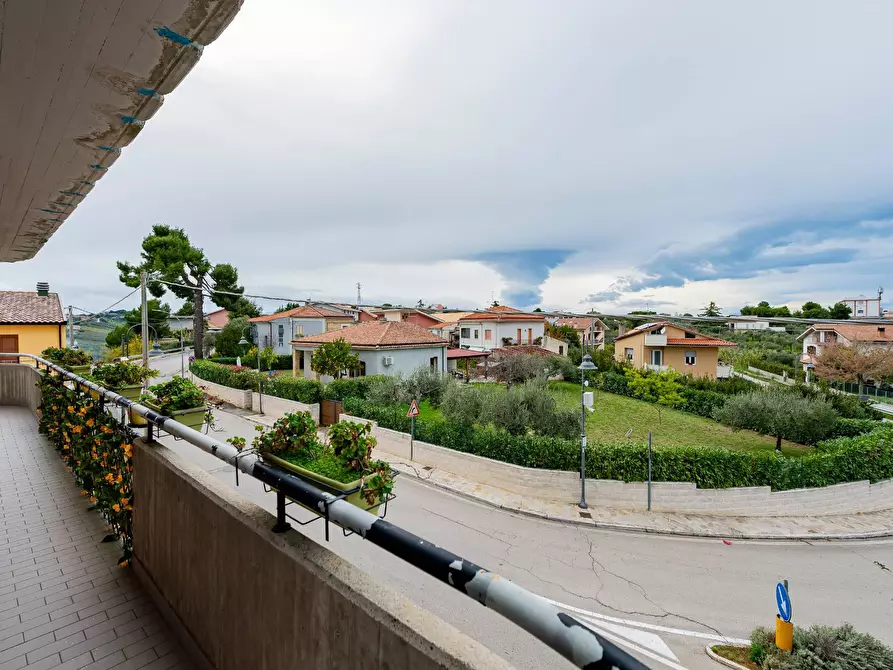 Immagine 12 di Appartamento in vendita  in VIA VALLEPARO 3 a Chieti
