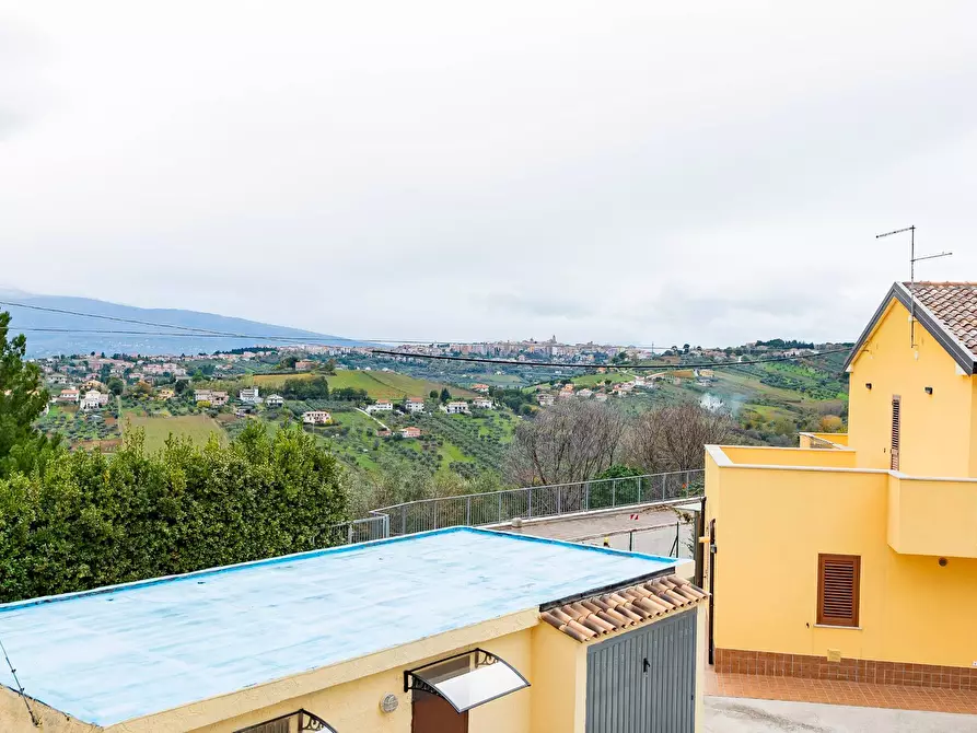 Immagine 13 di Appartamento in vendita  in VIA VALLEPARO 3 a Chieti