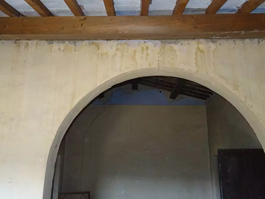 Immagine 14 di Rustico / casale in vendita  a Capraia E Limite