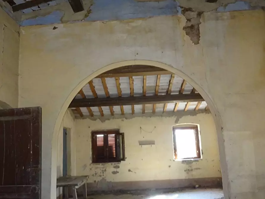 Immagine 15 di Rustico / casale in vendita  a Capraia E Limite