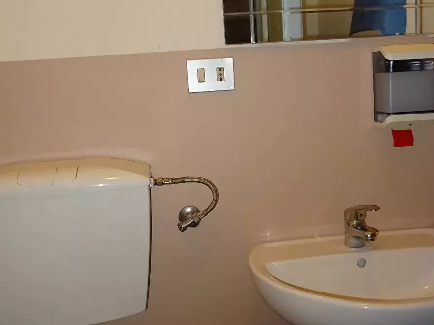 Immagine 9 di Magazzino   a Montespertoli