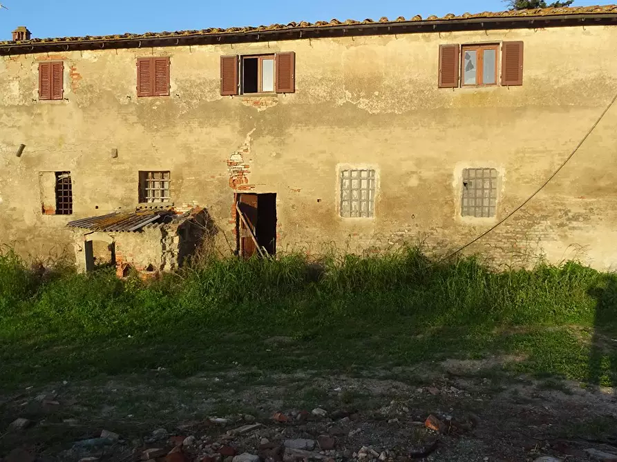 Immagine 5 di Rustico / casale in vendita  a Capraia E Limite