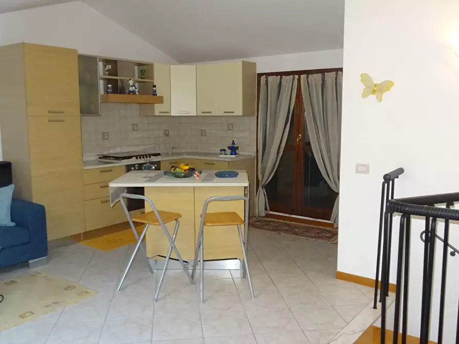 Immagine 2 di Villetta a schiera in vendita  a Capraia E Limite