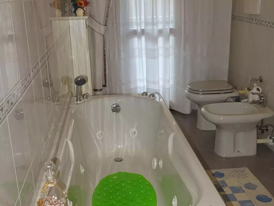 Immagine 16 di Villetta a schiera in vendita  a Capraia E Limite