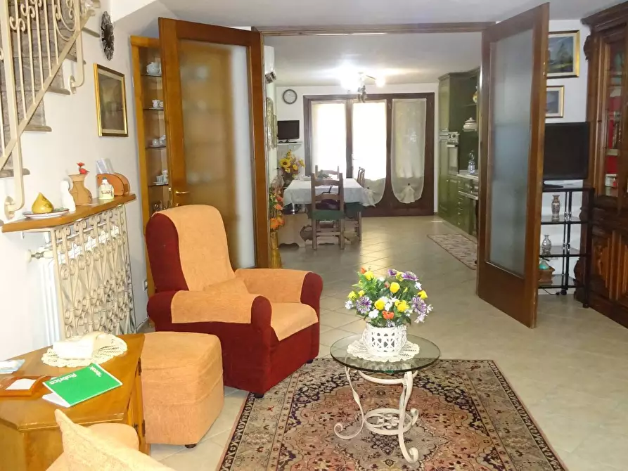 Immagine 1 di Villetta a schiera in vendita  a Capraia E Limite