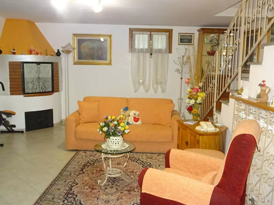 Immagine 19 di Villetta a schiera in vendita  a Capraia E Limite