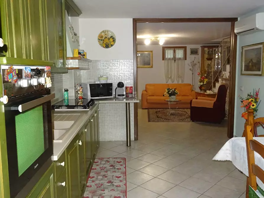 Immagine 25 di Villetta a schiera in vendita  a Capraia E Limite