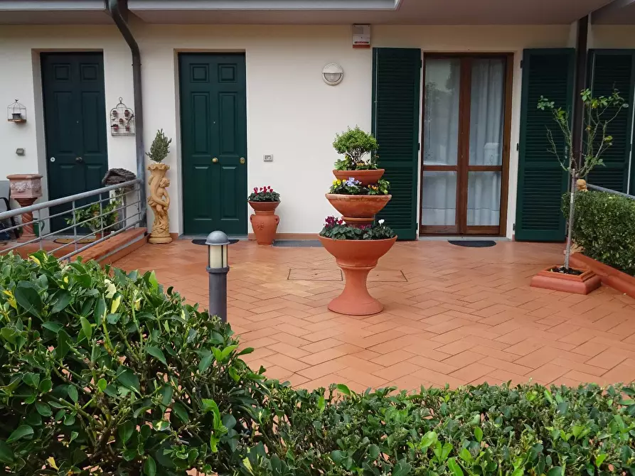 Immagine 27 di Villetta a schiera in vendita  a Capraia E Limite