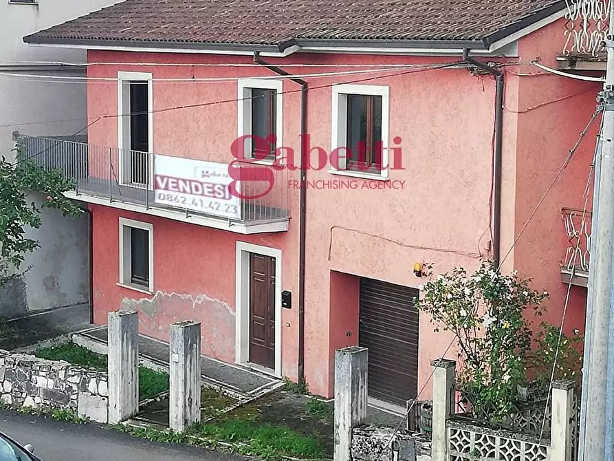 Immagine 1 di Appartamento in vendita  in Via Castiglione a Tornimparte