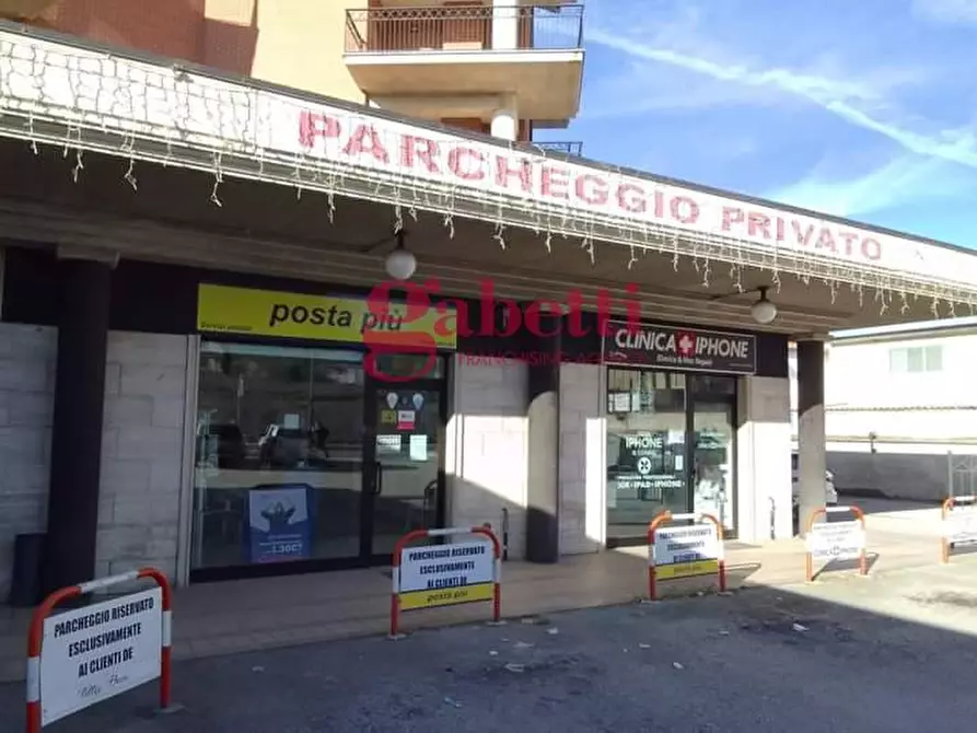 Immagine 1 di Attività commerciale in vendita  in viale Corrado IV a L'aquila