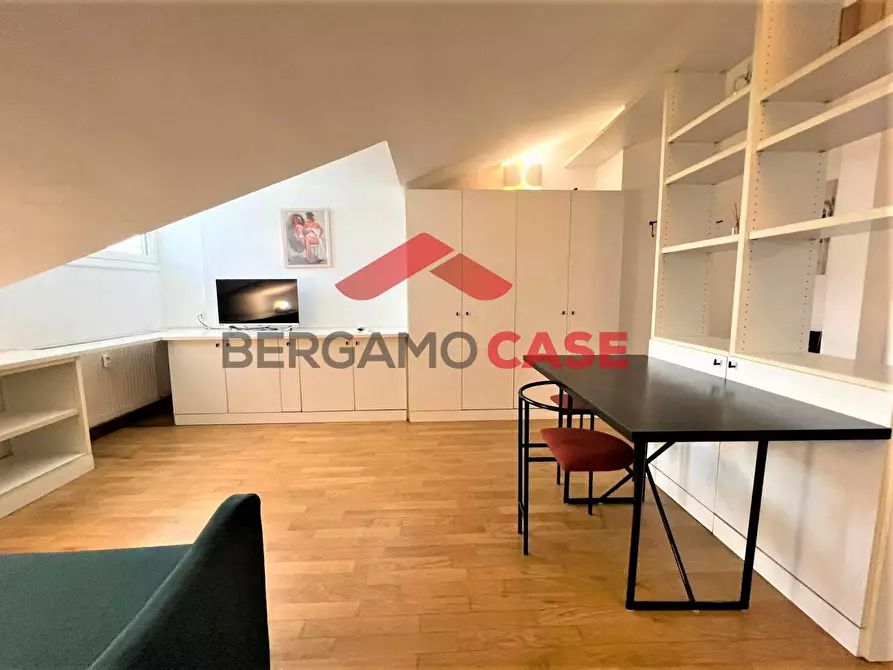 Immagine 3 di Appartamento in vendita  in Via Giosue' Carducci 3 a Bergamo