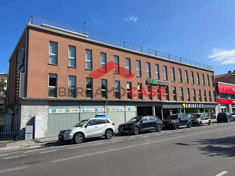 Immagine 7 di Ufficio in vendita  in Via Baschenis a Bergamo