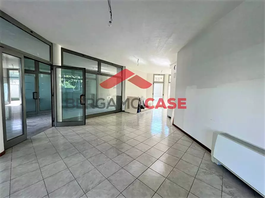 Immagine 3 di Ufficio in vendita  in Via Baschenis a Bergamo