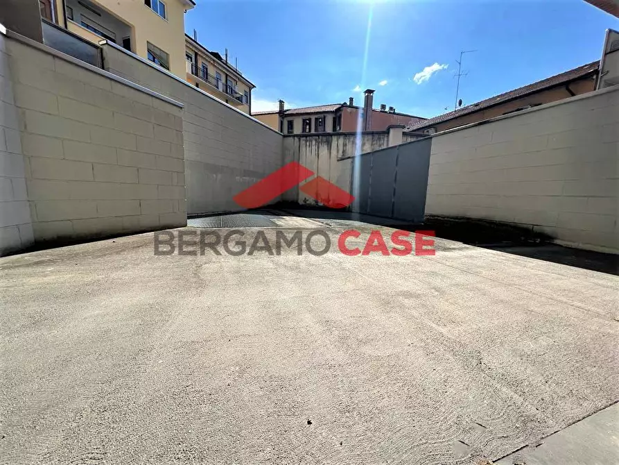 Immagine 5 di Ufficio in vendita  in Via Baschenis a Bergamo