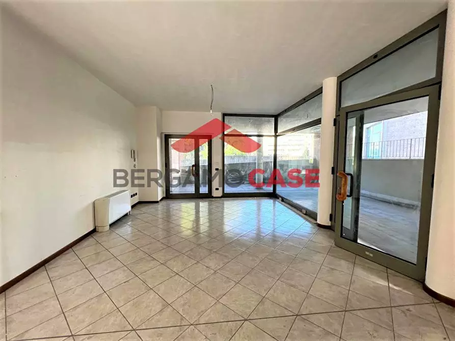 Immagine 2 di Ufficio in vendita  in Via Baschenis a Bergamo