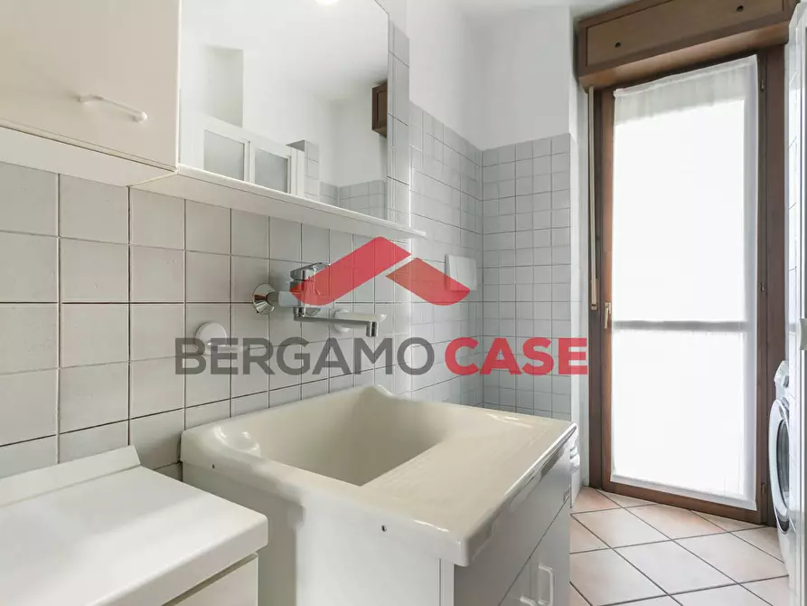 Immagine 10 di Appartamento in vendita  in Via Spino a Bergamo