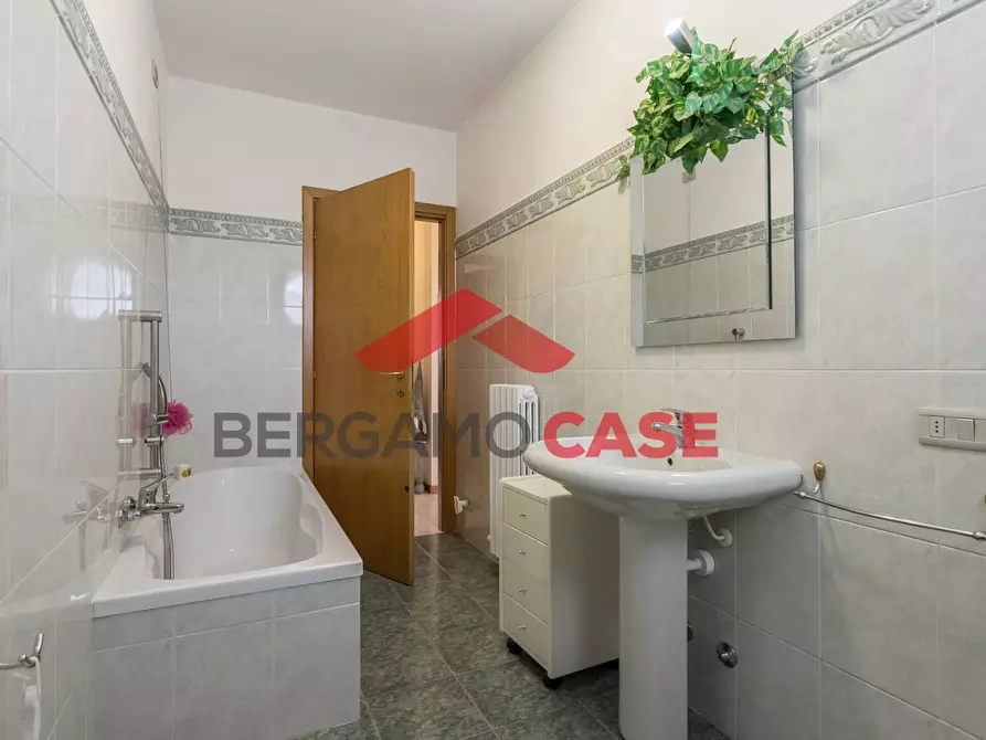 Immagine 8 di Appartamento in vendita  in Via Marconi a Seriate