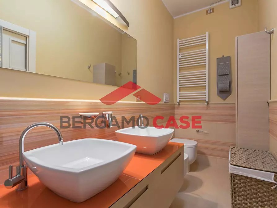 Immagine 9 di Appartamento in vendita  in Via Broseta 68 a Bergamo