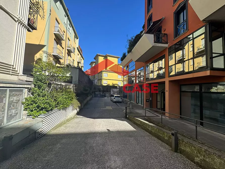 Immagine 7 di Locale commerciale in vendita  in Via Quarenghi 36 a Bergamo