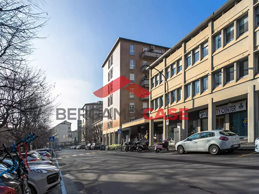 Immagine 6 di Appartamento in vendita  in Via Pascoli 7 a Bergamo