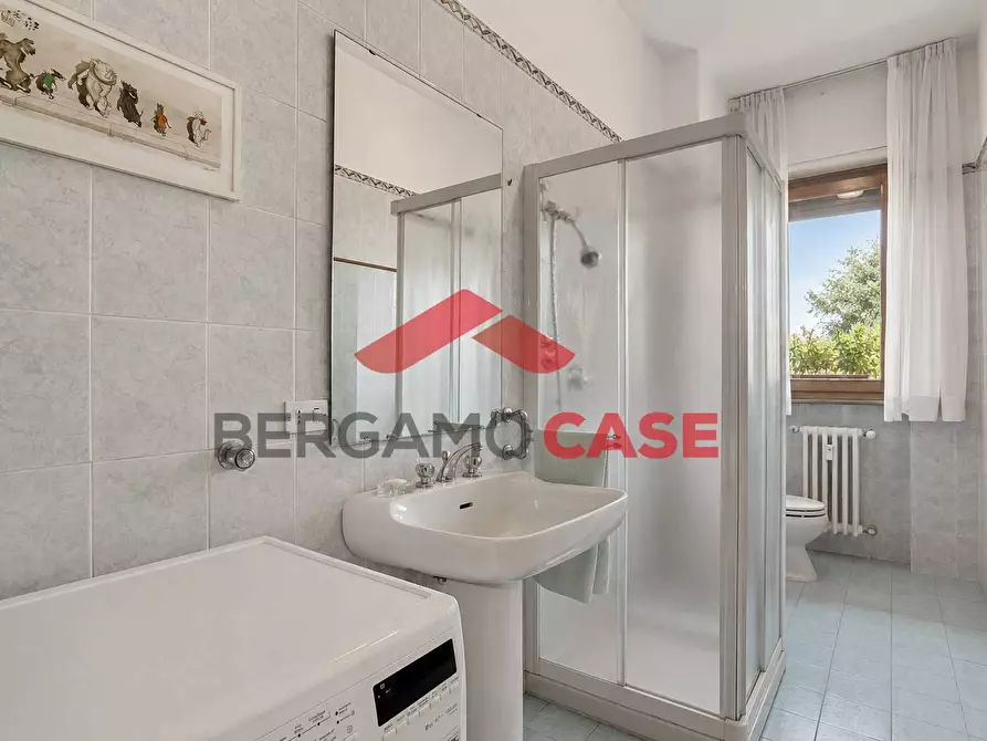 Immagine 10 di Appartamento in vendita  in Via Tito Legrenzi a Bergamo