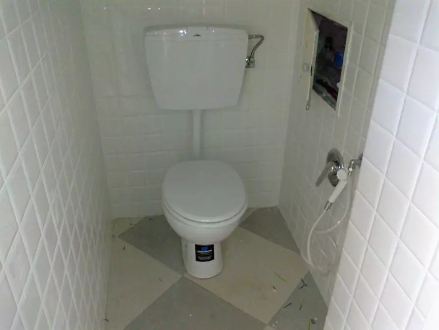 Immagine 4 di Locale commerciale in vendita  a Pisa